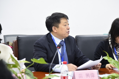 情色直播
外文学院院长苗兴伟教授开幕式致辞