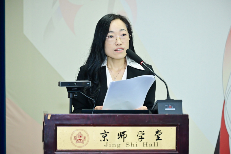 开幕主持 艾忻老师_调整大小.jpeg